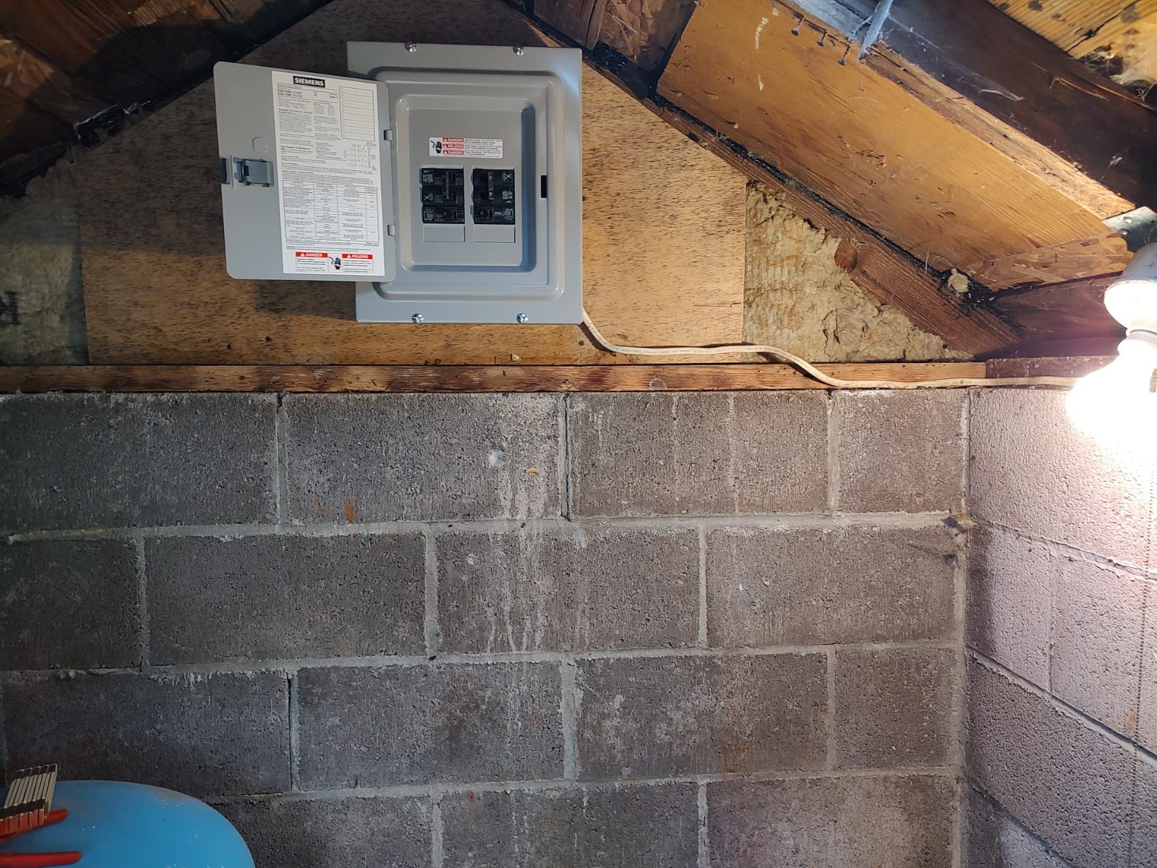 Siemens E0816ML1125S EQ 125 Amp, 8-Space, 16-Circuit, Indoor Main Lug Surface Mount Load Center customer photo 2