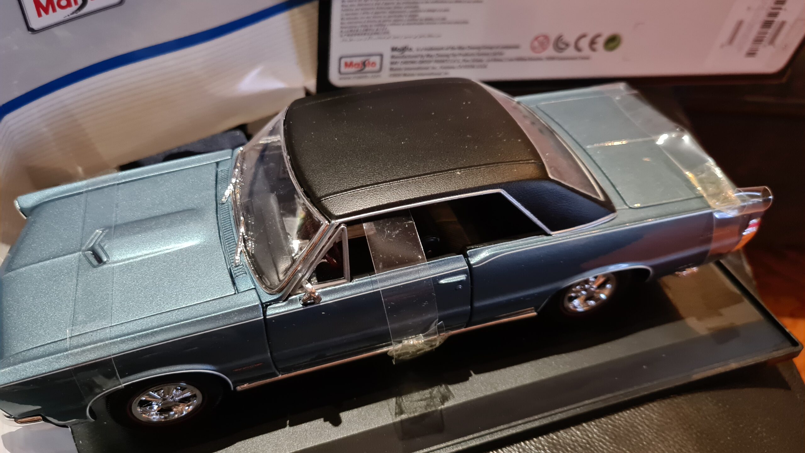 Maisto 1:18 Scale 1965 Pontiac GTO (Hurst Edition) Diecast Vehicle (Colors May Vary) customer photo 1