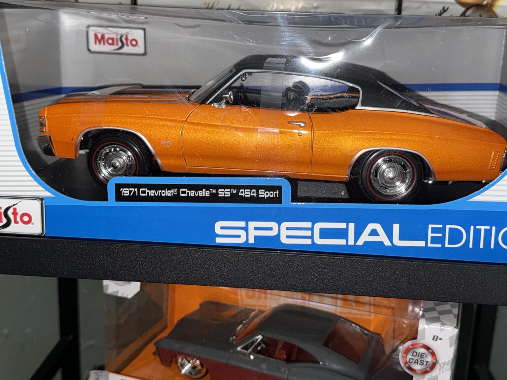 Maisto 1:18 Scale 1971 Chevy Chevelle SS 454 Coupe Diecast Vehicle (Colors May Vary) customer photo 1