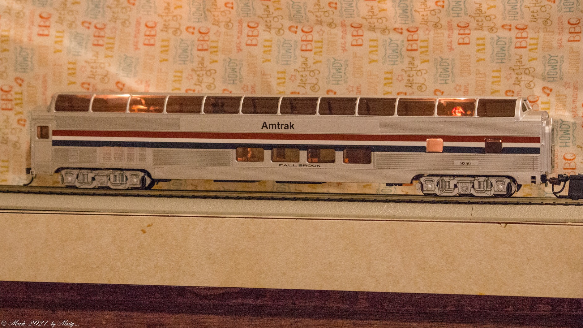 Bachmann Trains - 85' FULL DOME AMTRAK PHASE II Passenger Car with Lighted Interior - HO Scale customer photo 1