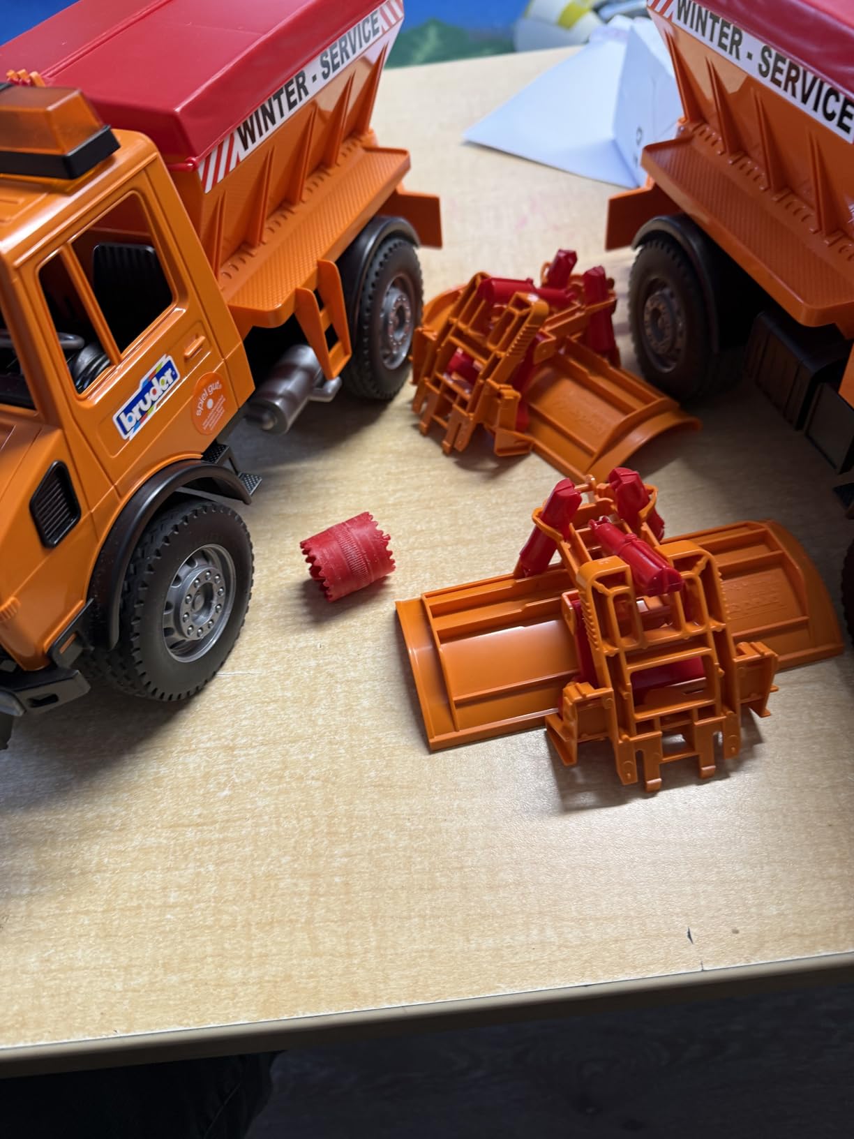 Bruder 02572 MB Unimog w Snow Plow customer photo 1