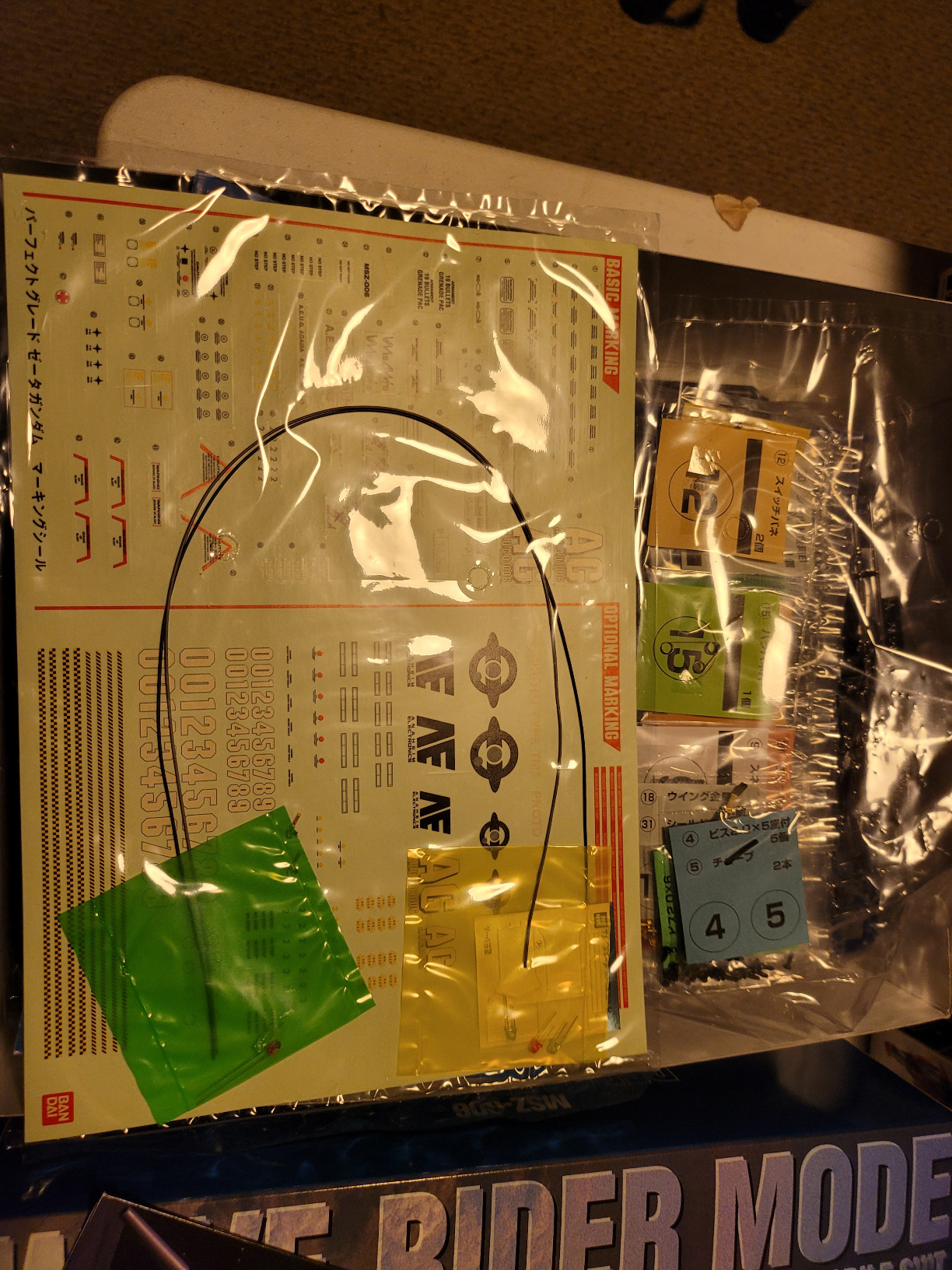 Bandai Hobby ZETA Gundam 1/60 Bandai Perfect Grade Action Figure customer photo 2