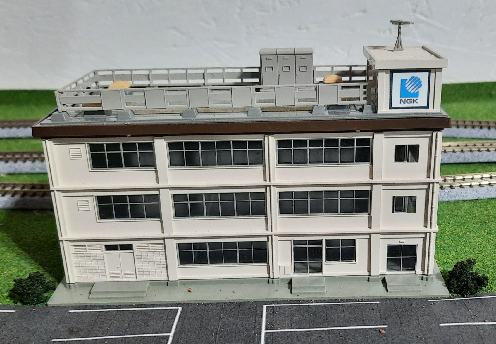 Kato 23-310 N Scale Industrial Building Structure customer photo 2