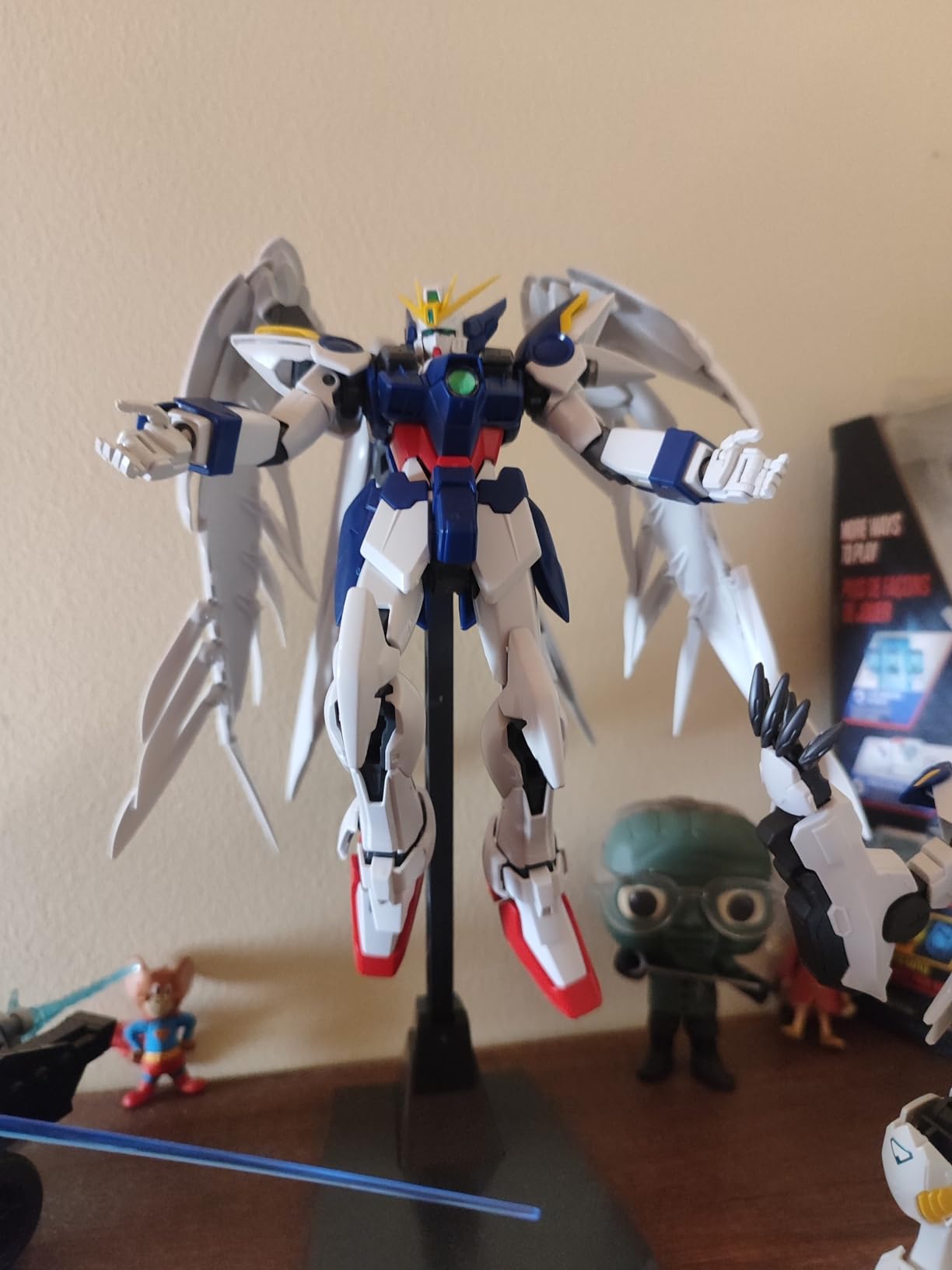 Bandai Hobby Wing Gundam Zero Version EW 1/100 - Master Grade customer photo 1