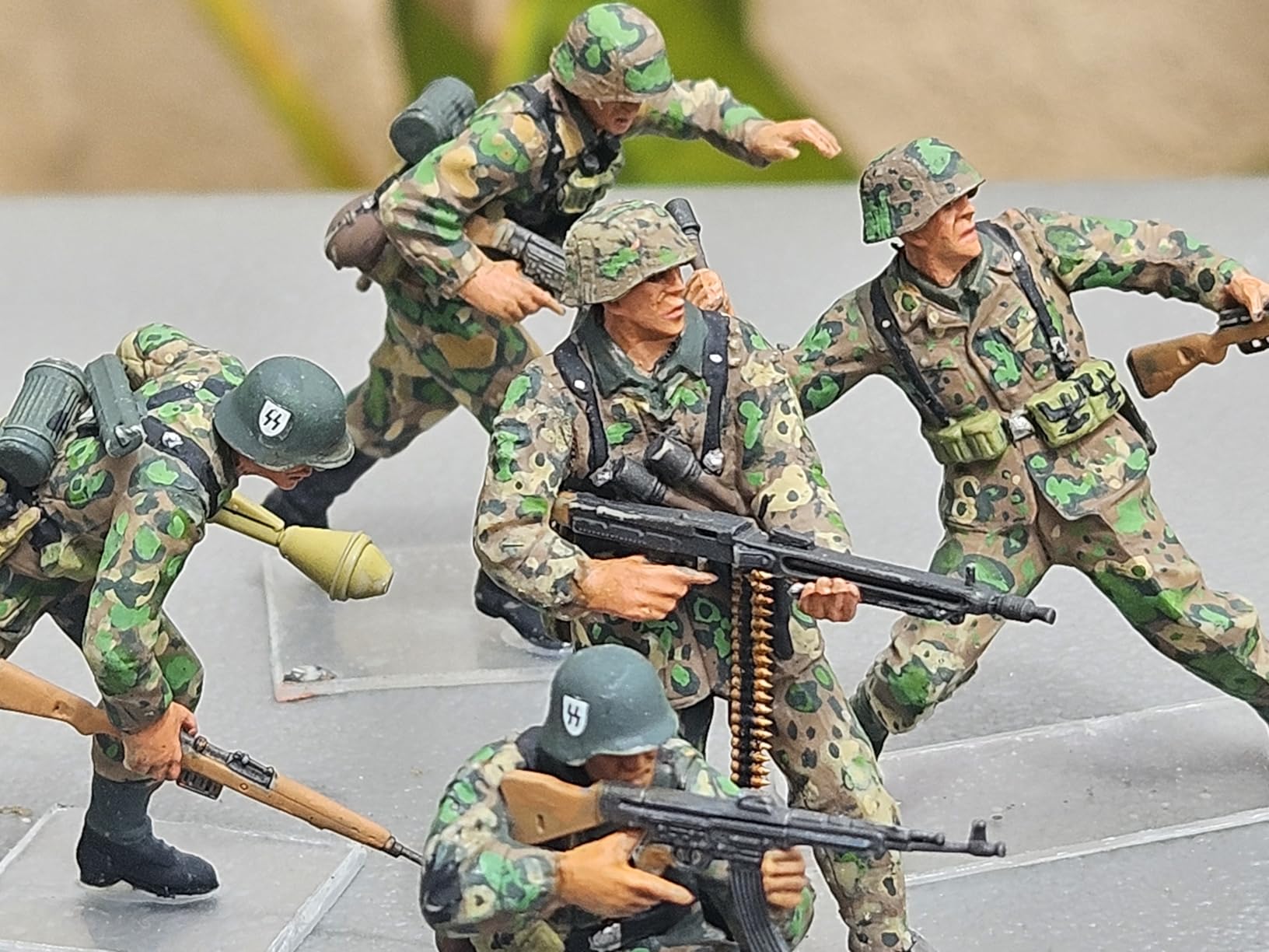 TAMIYA 1/35 German Front Line Infantry TAM35196 Plastic Accys Figure Sets customer photo 1