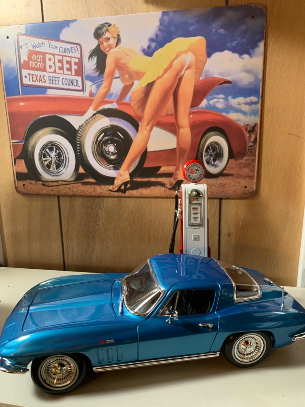 Maisto Die Cast 1:18 Scale 1965 Chevrolet Corvette (Colors May Vary) customer photo 2