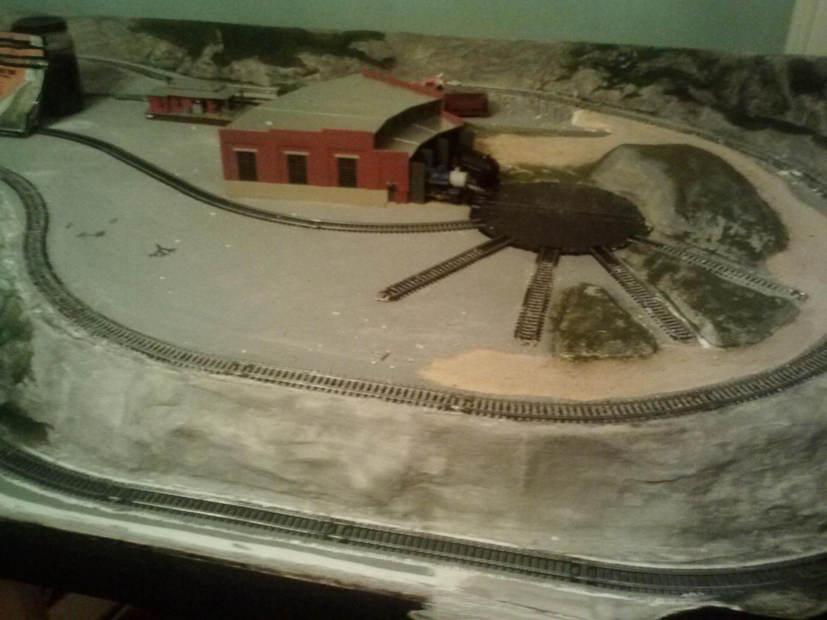 Roundhouse 3-Stall Kit HO Scale Atlas Trains customer photo 1