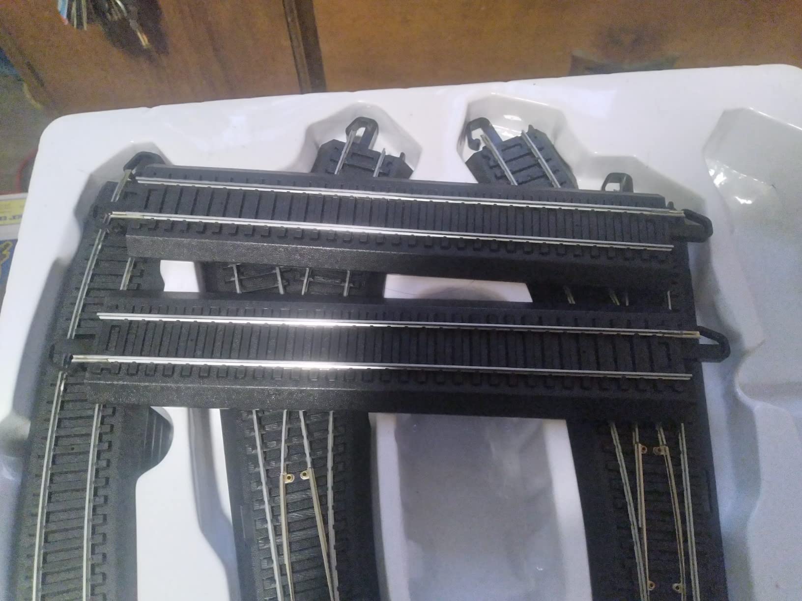 Bachmann Trains - Snap-Fit E-Z TRACK LAYOUT EXPANDER SET - Steel Alloy Rail With Black Roadbed - HO Scale customer photo 2