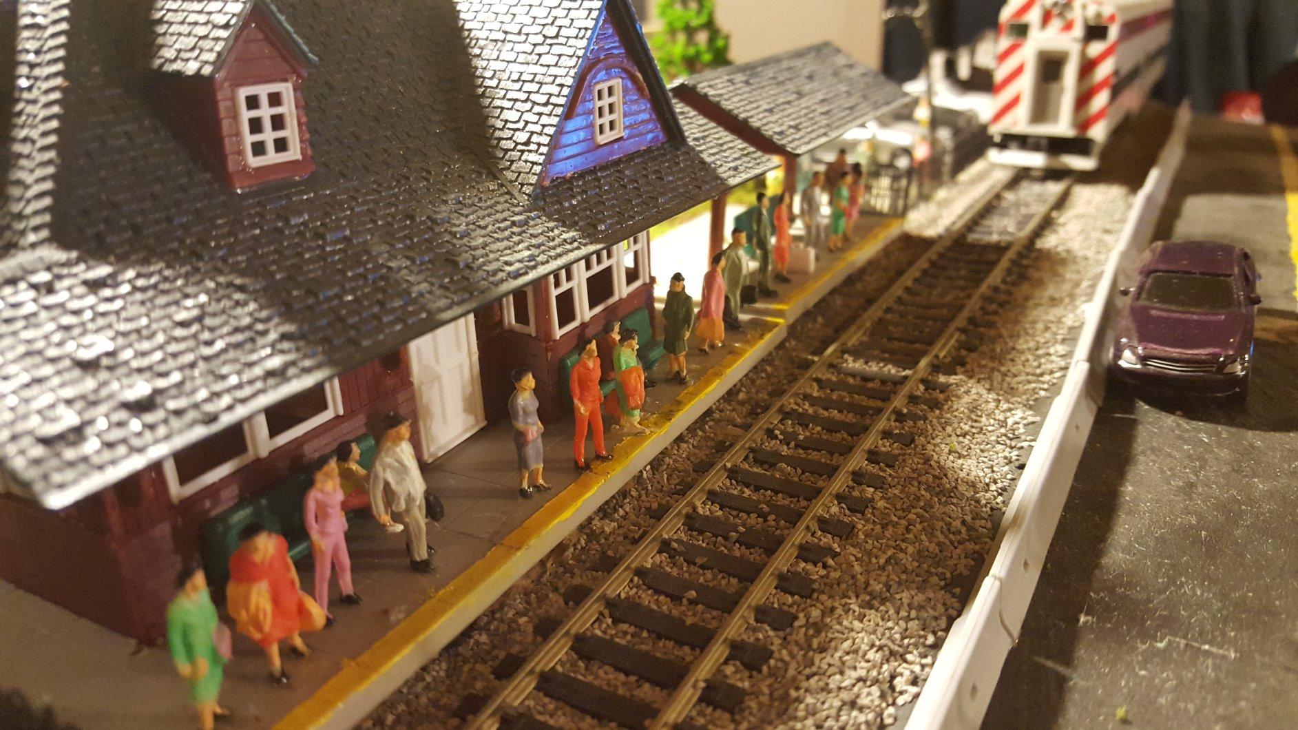 ATLAS MODEL 706 Passenger Station Kit HO customer photo 2