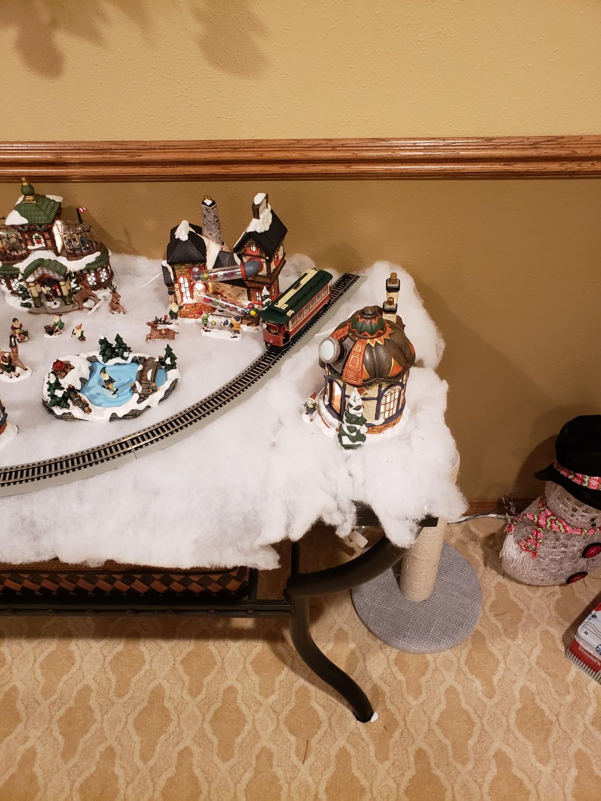 Closed Street Car Christmas - On30 Scale customer photo 1