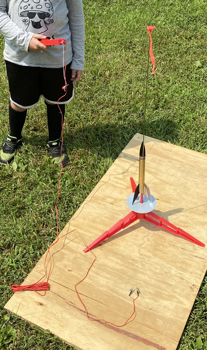 Estes 1225 Alpha Rocket-Building Kit, Intermediate Flying-Rocket-Model Kit for Ages 10+ customer photo 2