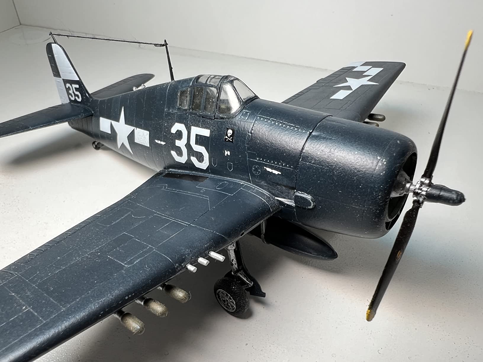 Academy WWII U.S. Navy Fighter F6F-3/5 1/48 customer photo 2