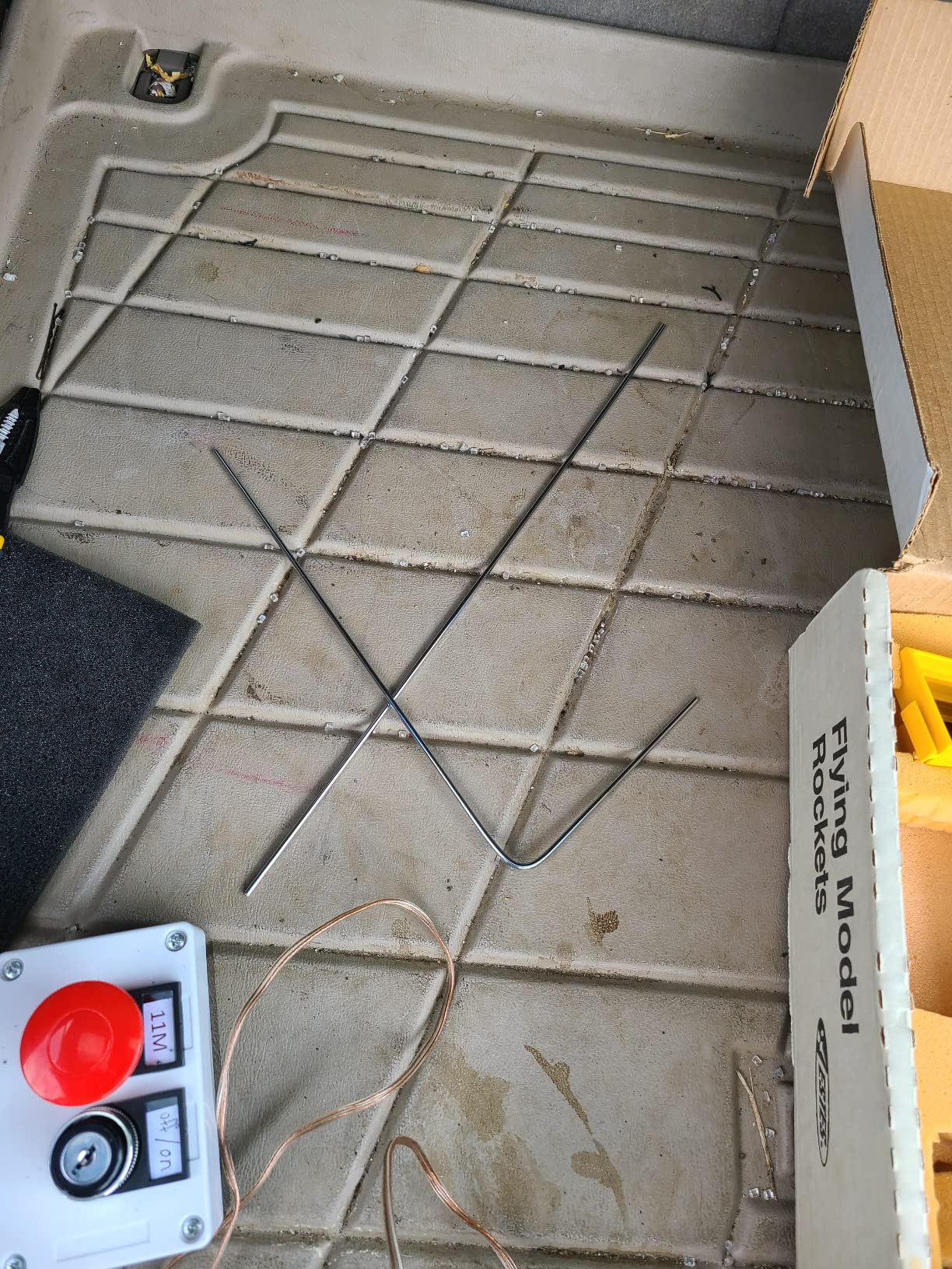 Estes 2243 1/8-Inch Two-Piece Launch Rod, Flying-Rocket-Model Launch Pad, Rocket Model Kit Accessories for Ages 10+ customer photo 1