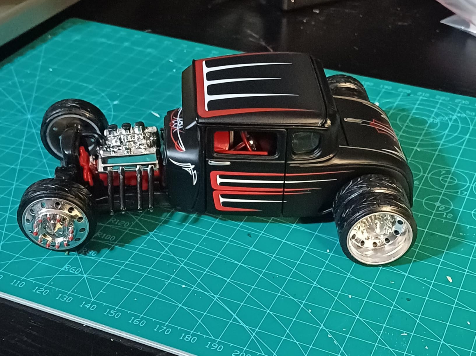 Maisto 1:24 Scale All Star Assembly Line 1929 Ford Model A Diecast Model Kit customer photo 2