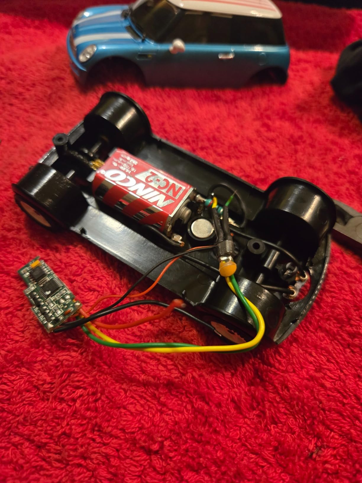 Scalextric C7005 Digital Chip for Non DPR Open Wheel Cars customer photo 1