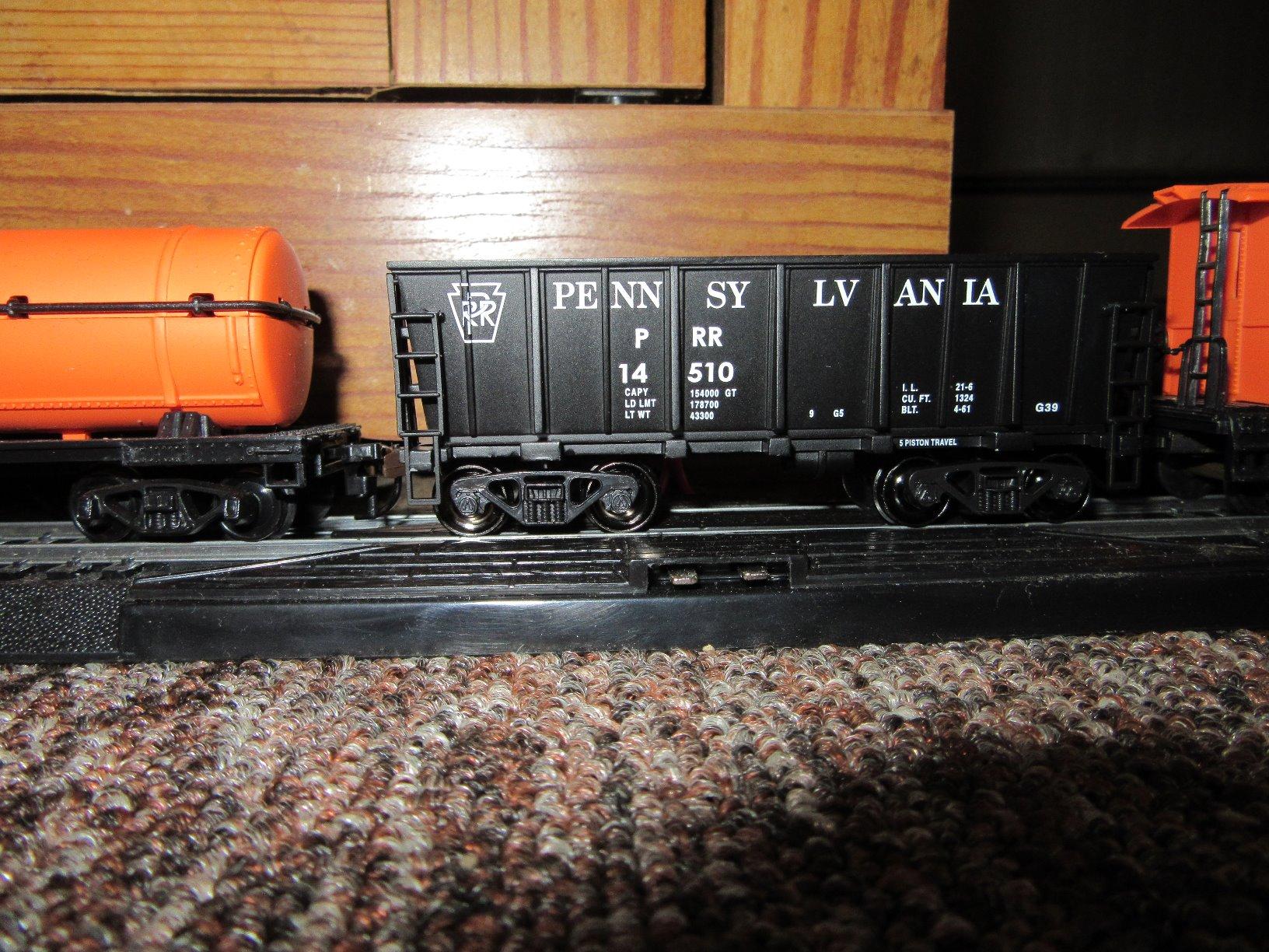 Bachmann Trains - Ore Car - Pennsylvania Railroad - HO Scale customer photo 1