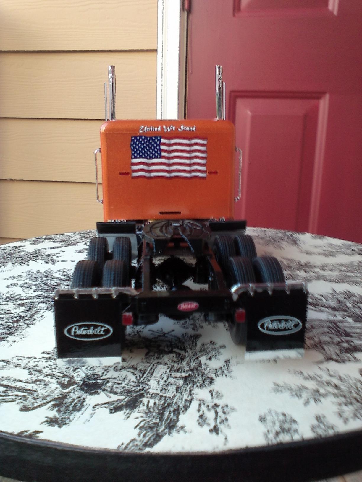 Revell 85-1506 Peterbilt 359 Conventional Tractor 1:25 Scale Model Kit customer photo 1