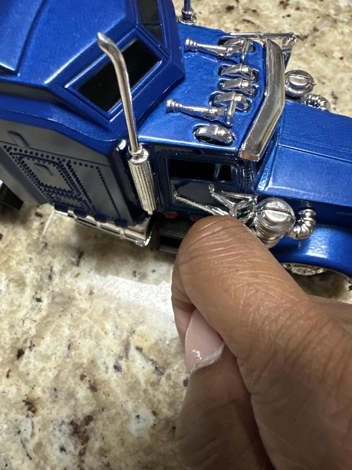 1/43 D/C Kenworth W900 Pot Belly Livestock Trailer customer photo 1