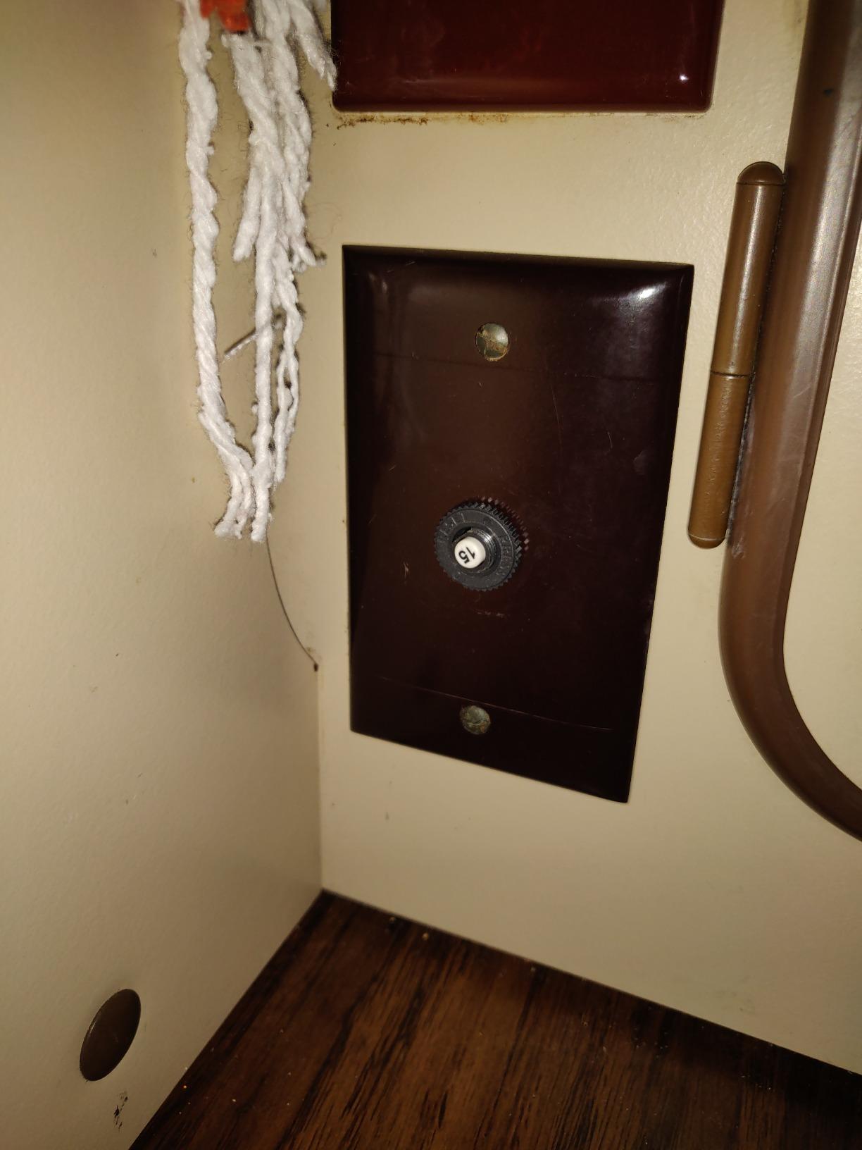 Blue Sea Systems 7056 Push Button Reset Only Quick Connect Circuit Breaker, 15 Amp customer photo 3