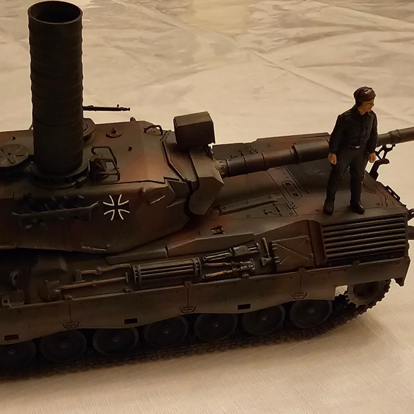 Tamiya Plastic Model 1: 35 300035112 German Army Leopard 1 A4 customer photo 1