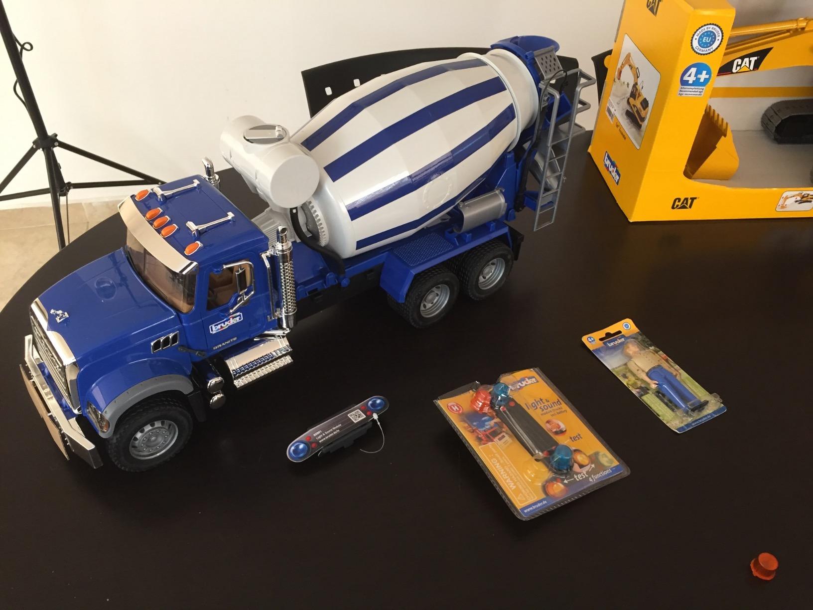 Bruder 02814 Mack Granite Concrete Mixer Truck, 1:16 Scale: Realistic Construction Toy with Rotating Drum & Crank Handle | Durable ABS Plastic for Indoor, Outdoor, Sand & Snow Play Ages 3+ customer photo 1