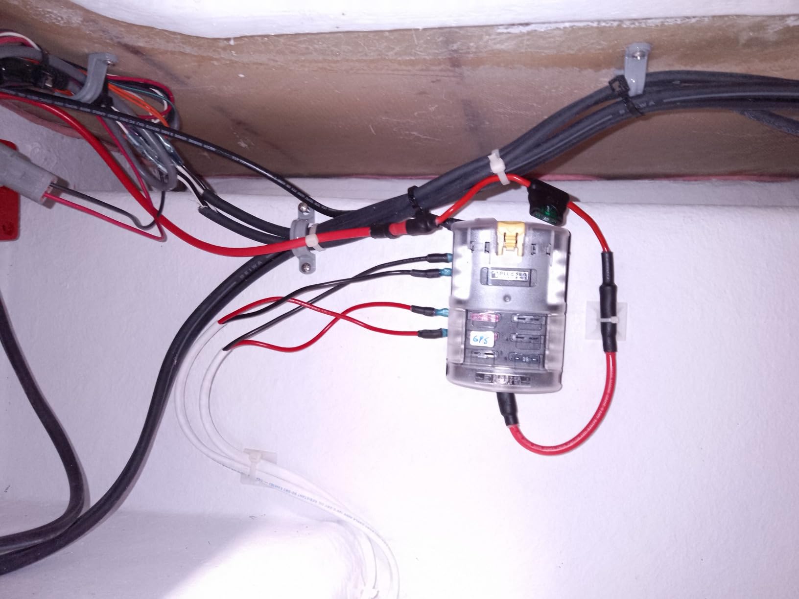 Blue Sea Systems 5025 ST Blade Fuse Block 6 Way Circuits with Negative Bus and Cover, 100 Amps customer photo 1