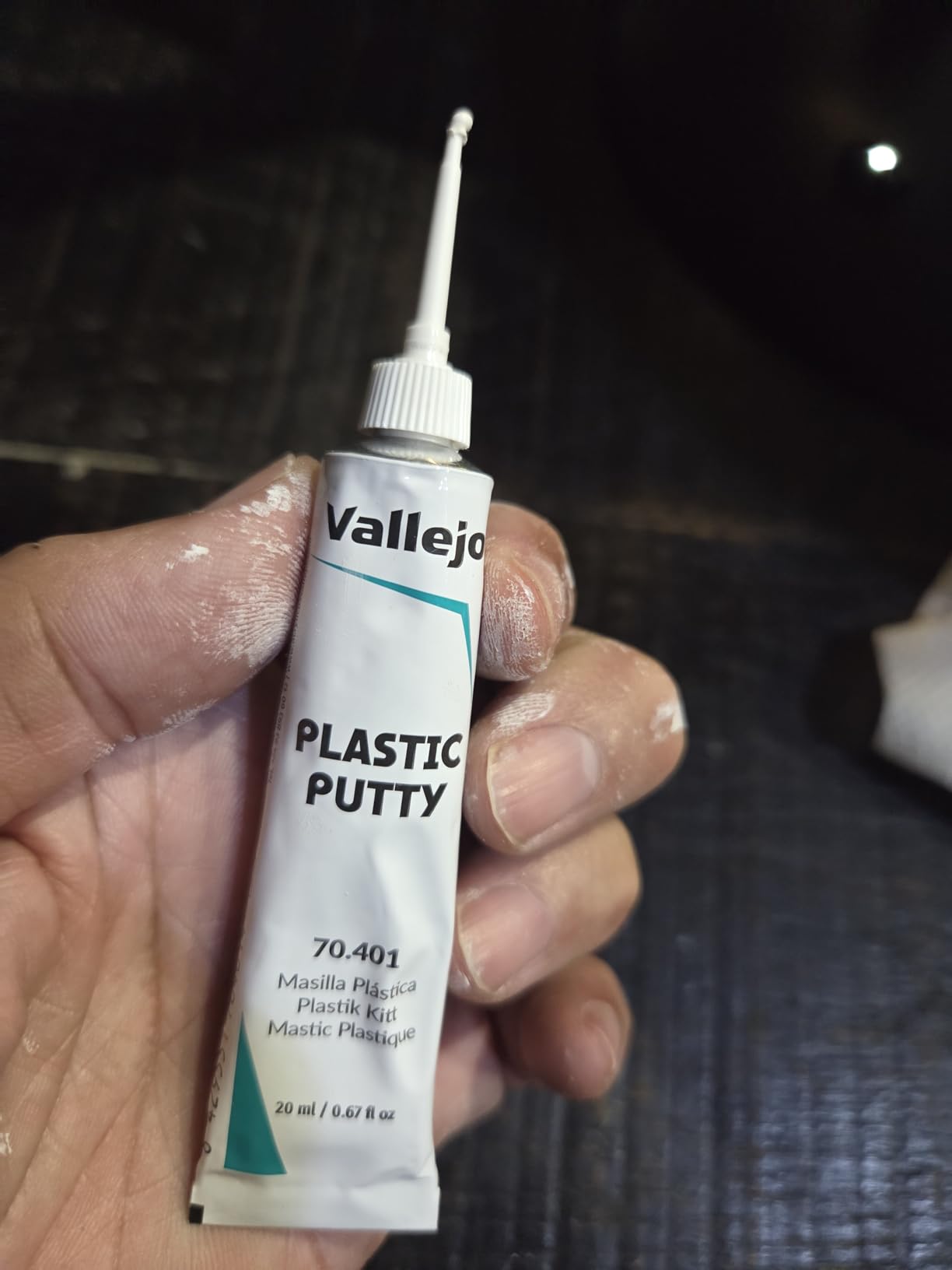 Vallejo - Plastic Putty 20 ml (0.67 fl.oz.) | White, Opaque, Consistent Finish customer photo 1