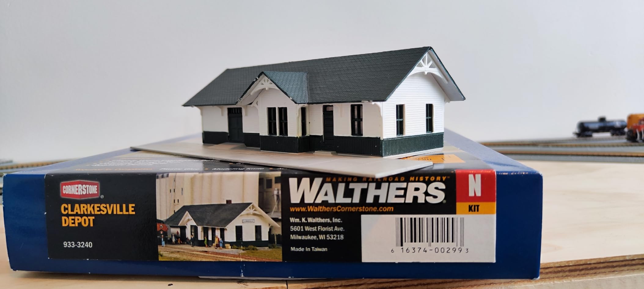 Walthers Cornerstone Series(R) N Scale Santa Fe-Style Brick Depot 6-3/4 x 3-7/8 x 2-1/4