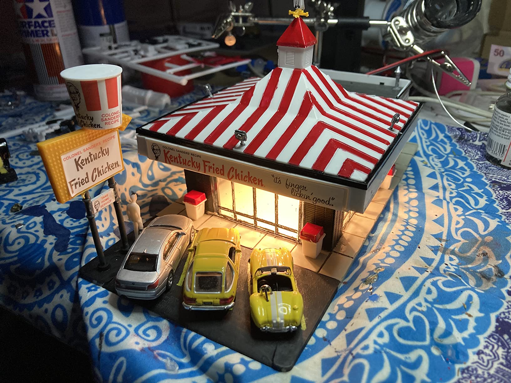 Life-Like Trains HO Scale Building Kits - Kentucky Fried Chicken Drive-in, Intended for ages 14 and up, Red,White customer photo 1