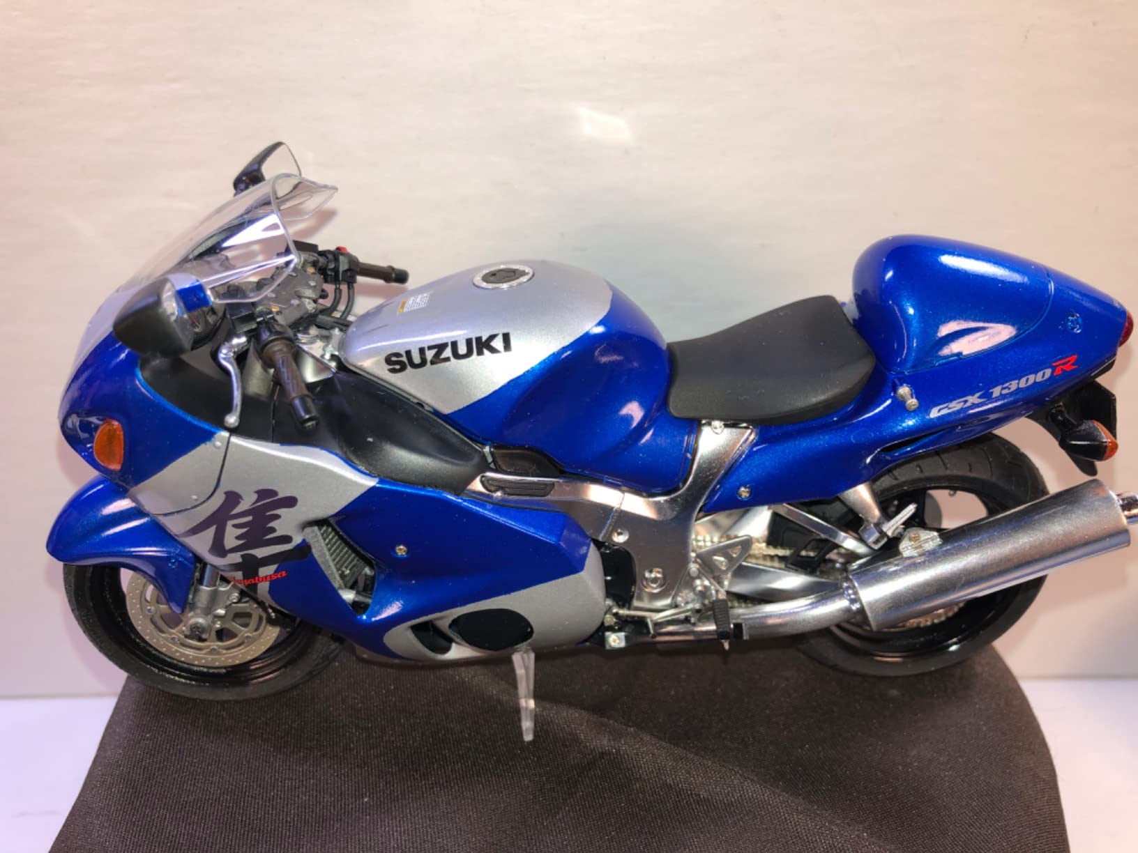 Tamiya Suzuki GSX1300R Hayabusa Street 98 Model Motorcycle, 300014090, 1:12 Scale, Blau customer photo 2