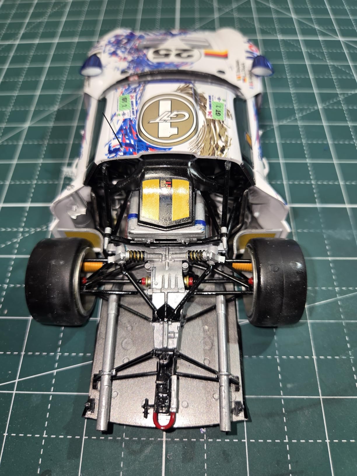 Tamiya 24186 Porsche 911 GT1 1:24 Scale Model Kit customer photo 1