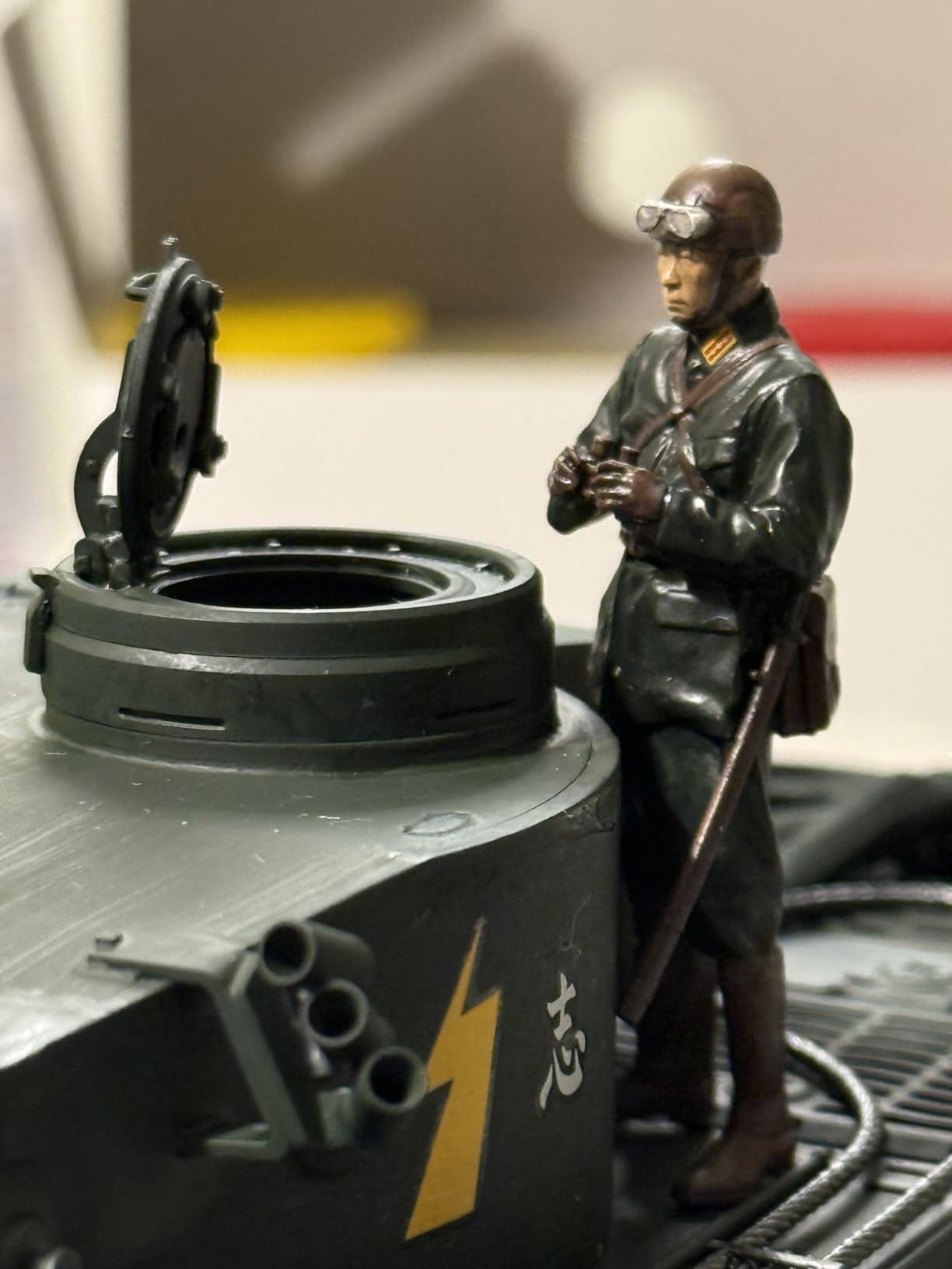 Tamiya 35216 1/35 Ger. Tiger I Early Production Tank Plastic Model Kit for Unisex Adult customer photo 1