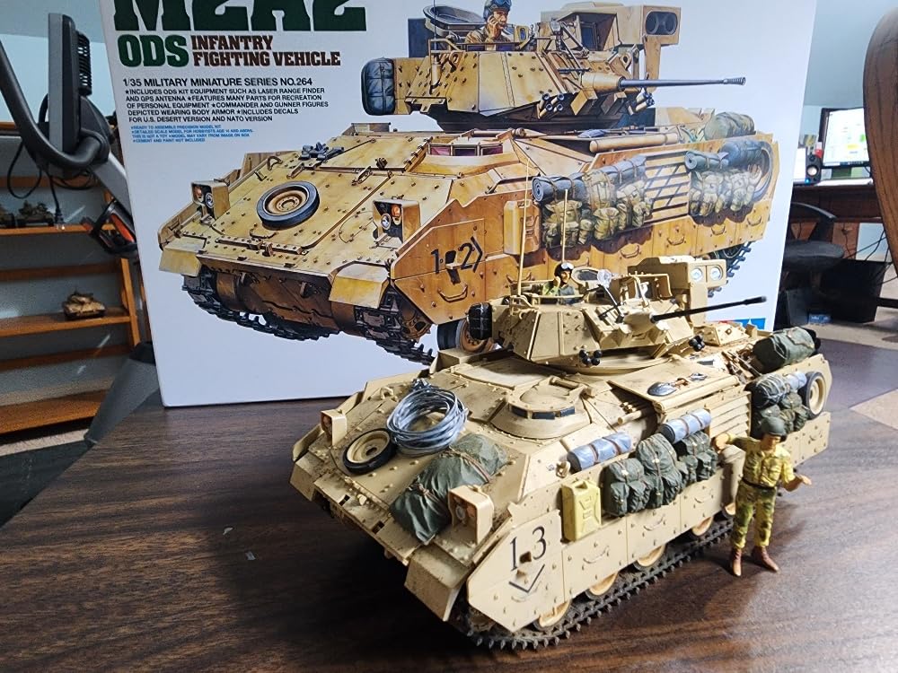 Tamiya 35264 Desert Storm 1:35 U.S. M2A2 Bradley IFV (2) customer photo 2