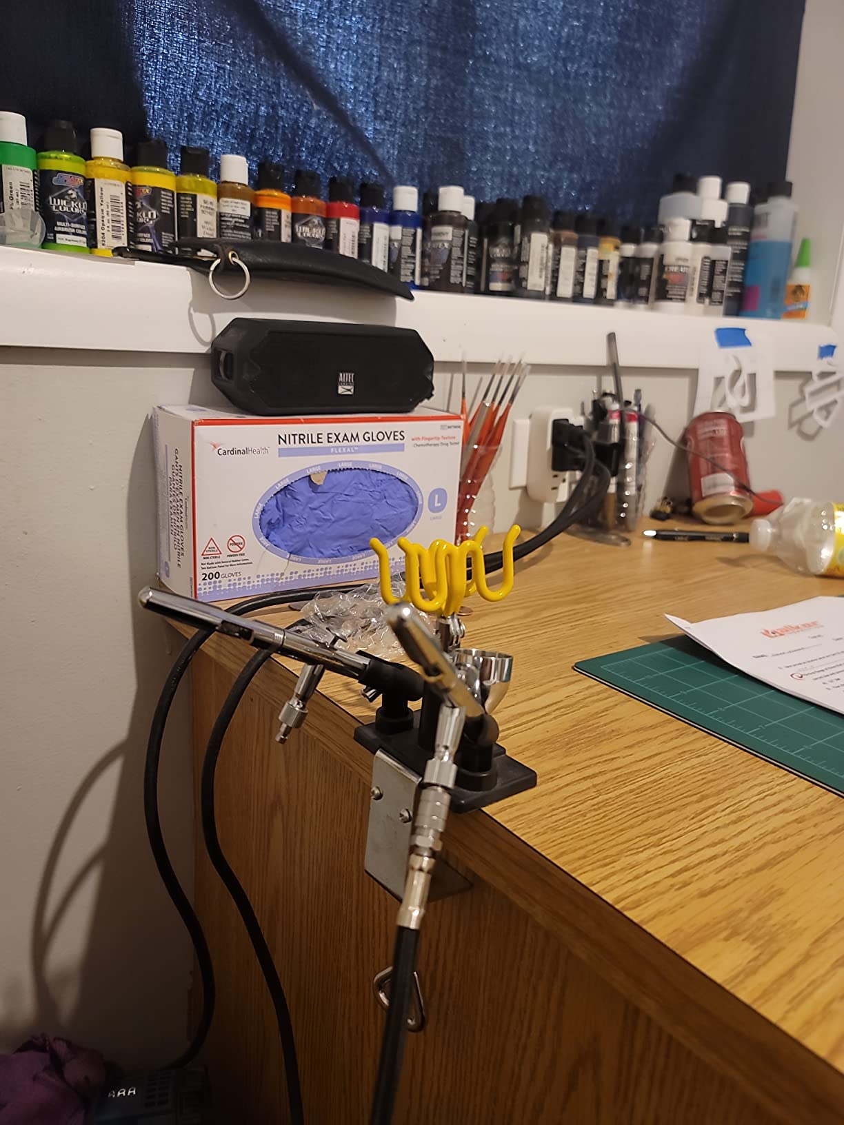 Master Airbrush Brand Universal Clamp-on Airbrush Holder. Holds up to 4 Airbrushes and All Brands, Master, Iwata, Paasche, Badger, Grex and Generics customer photo 2