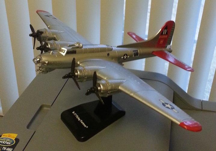 InAir E-Z Build B-17 Flying Fortress Model Kit (Red) customer photo 2