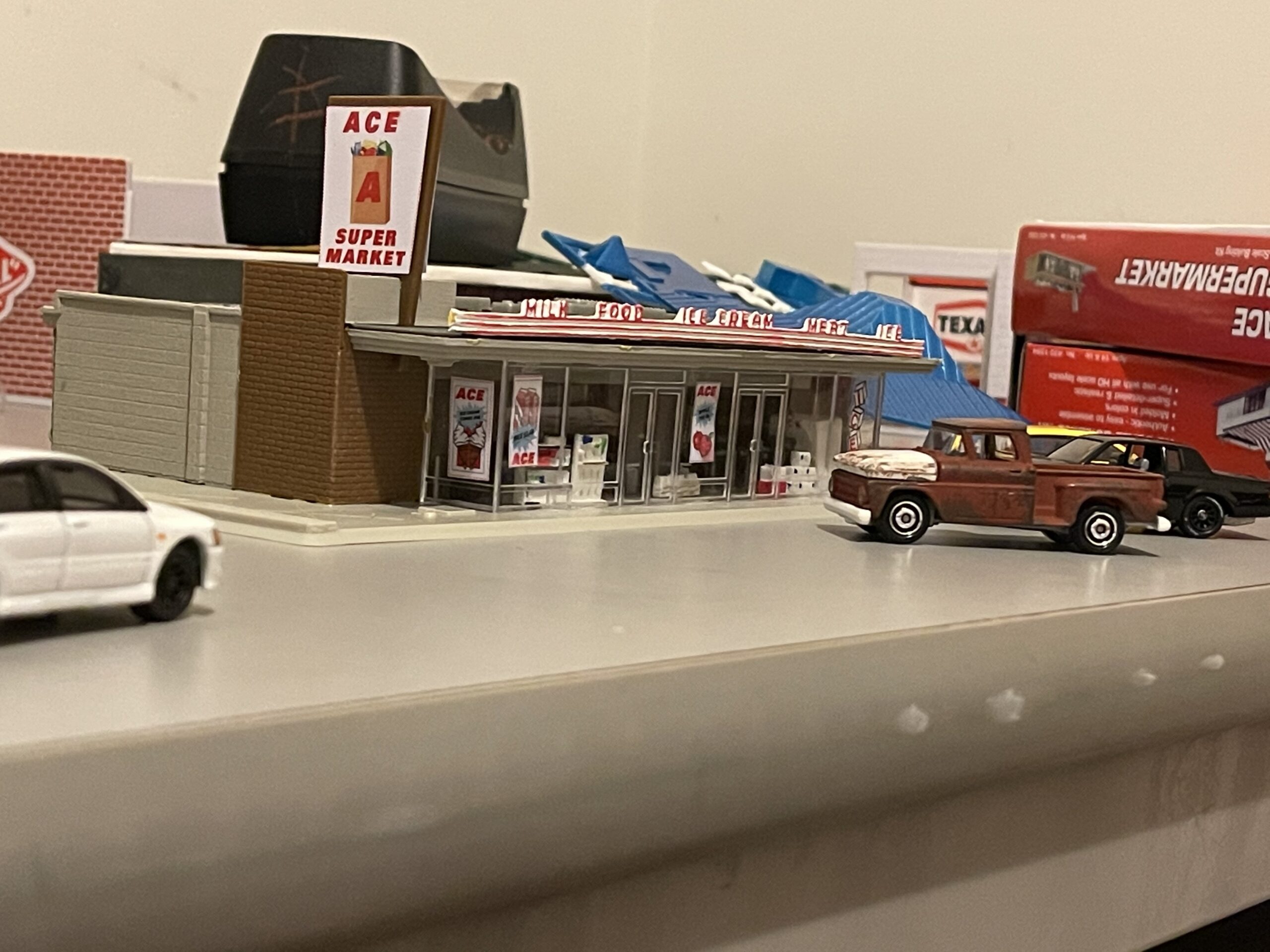 Walthers Life-Like Ace Super Market 433-1330 HO Scale Model Railroad - Structure Kit customer photo 1