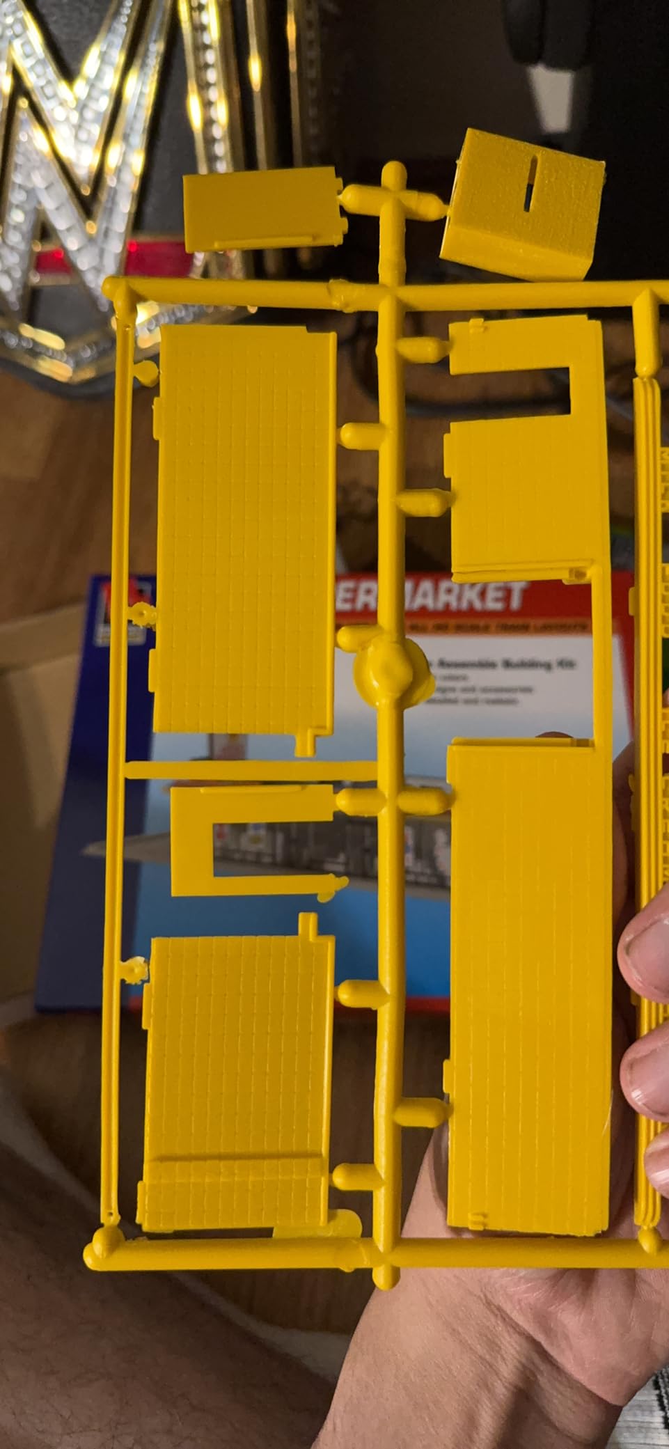 Walthers Life-Like Ace Super Market 433-1330 HO Scale Model Railroad - Structure Kit customer photo 3