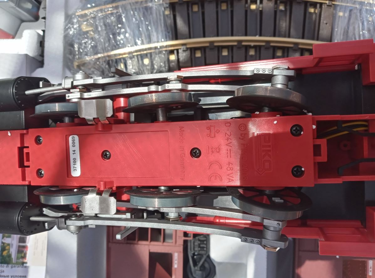 G Scale Model Trains - DB BR80 ORE Starter Set (120V) - 37100 customer photo 1