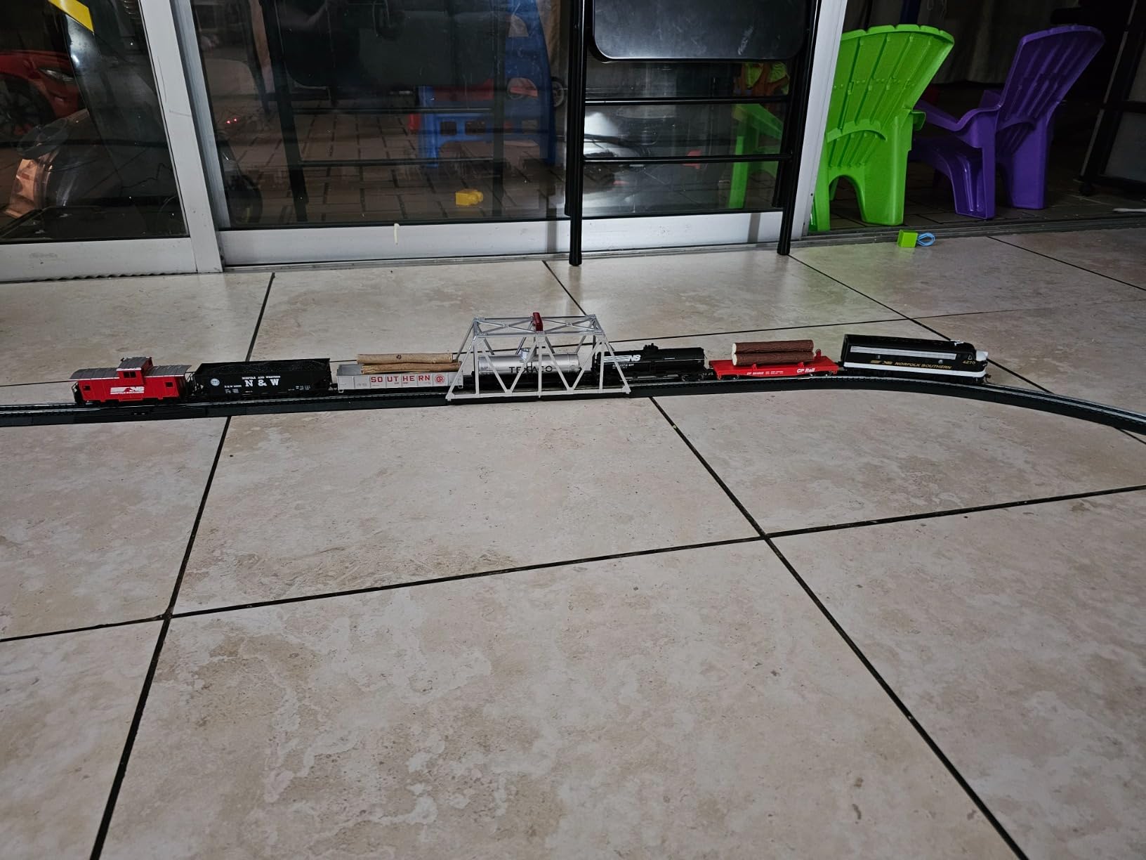 Bachmann Trains - Thoroughbred Ready To Run Electric Train Set - HO Scale customer photo 2