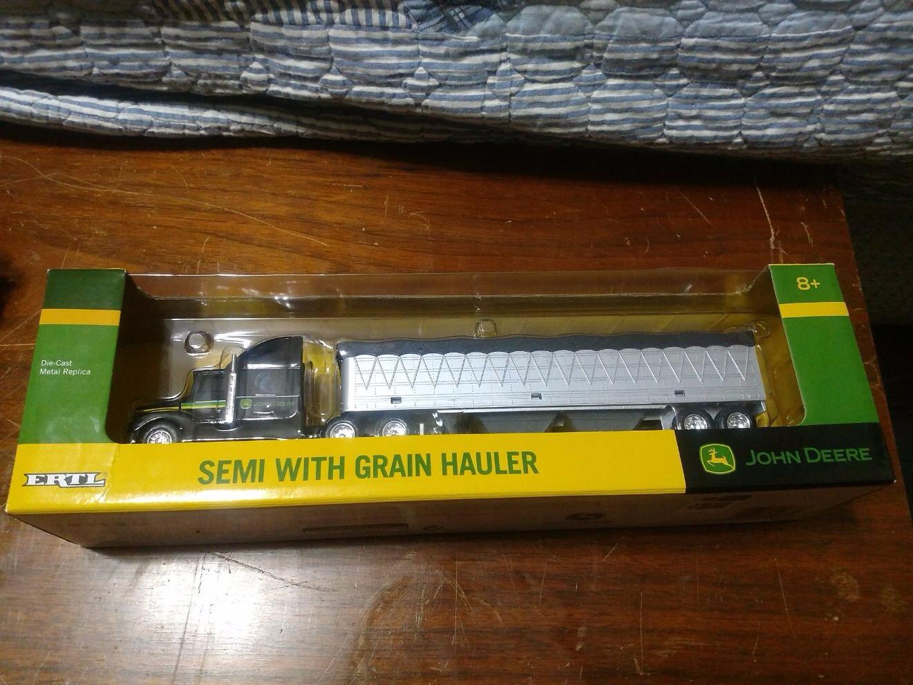 ERTL John Deere Grain Semi Truck Toy Replica - 1:64 Scale - Construction Toys - Die-Cast Metal and Plastic Material - Kids Toys Ages 8 Years and Up customer photo 2
