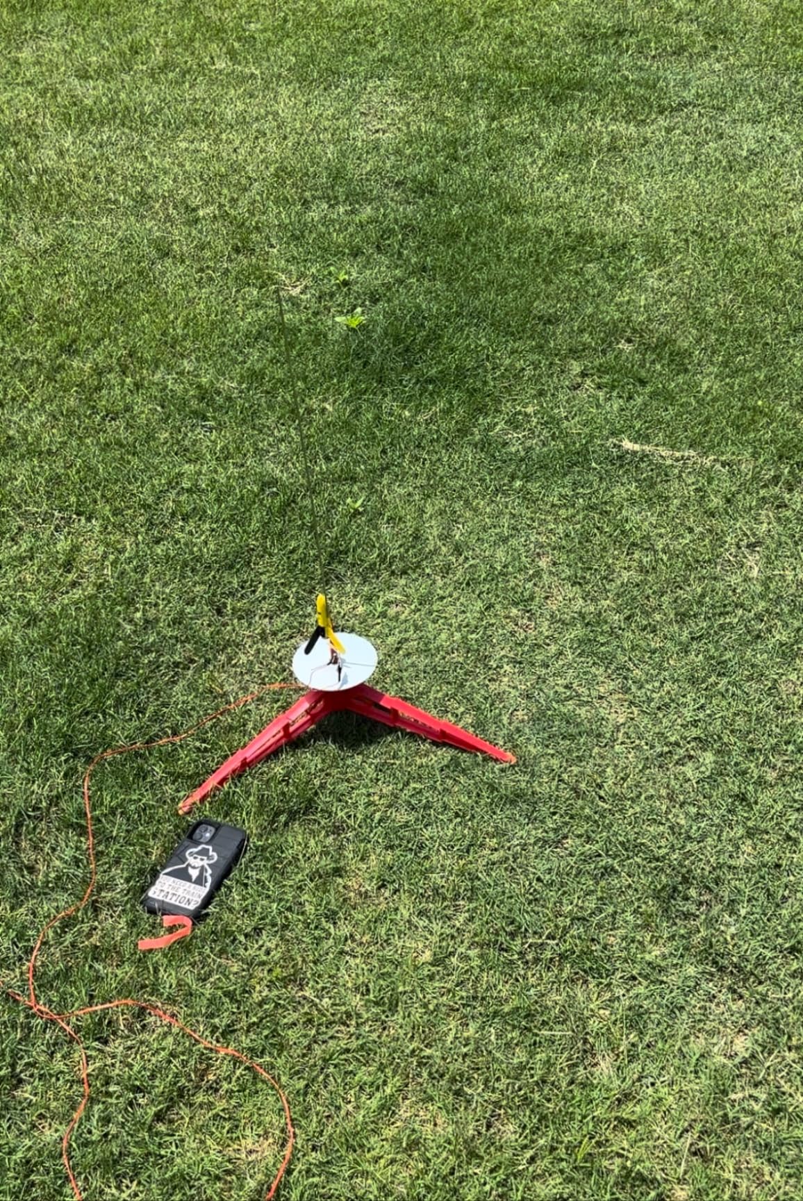 Estes 1491 Taser Rocket Launch Set, Beginner Flying-Rocket-Model Building Kit for Ages 10+, Includes Launch Pad System customer photo 1