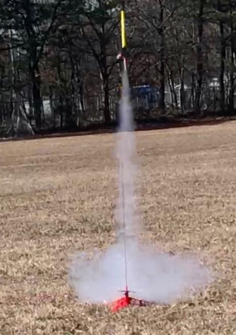 Estes 1491 Taser Rocket Launch Set, Beginner Flying-Rocket-Model Building Kit for Ages 10+, Includes Launch Pad System customer photo 4