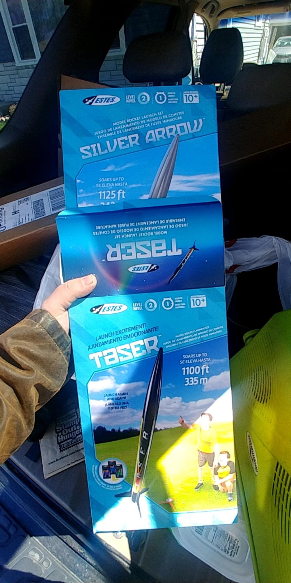 Estes 1491 Taser Rocket Launch Set, Beginner Flying-Rocket-Model Building Kit for Ages 10+, Includes Launch Pad System customer photo 5