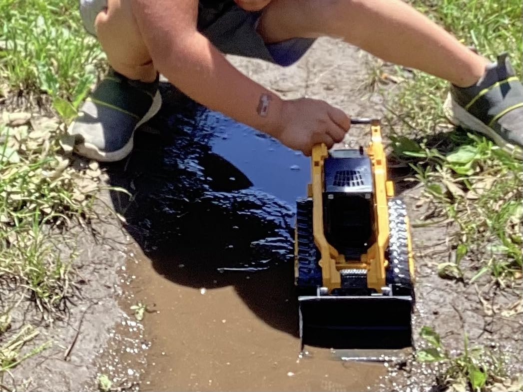 Bruder Toys - Construction Realistic CAT Compact Track Loader with Adjustable and Lockable Loading Arm and Moveable Rubber Chains - Ages 3+ customer photo 2