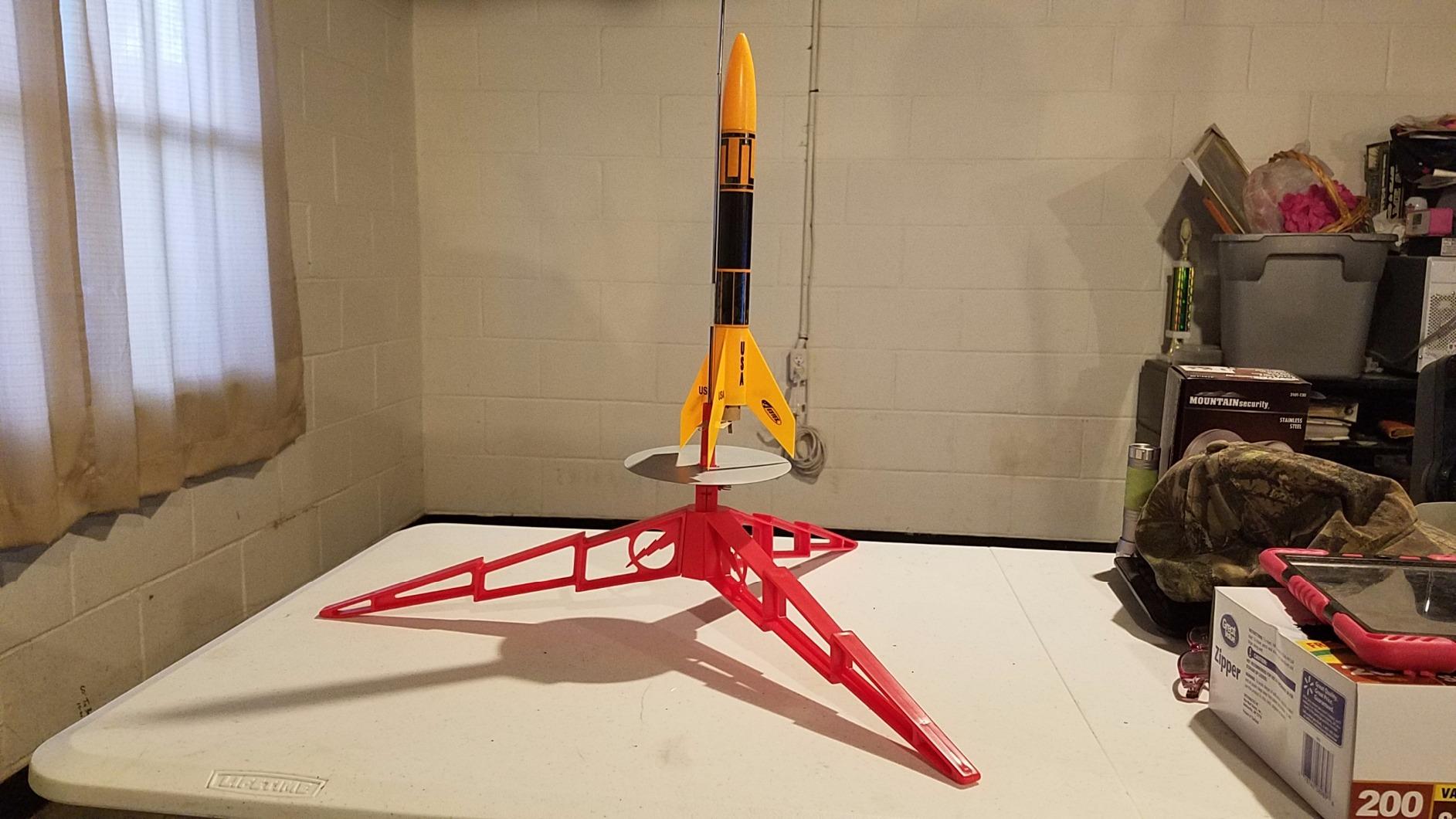 Estes 1427 Alpha III Rocket-Building Kit, Beginner Flying-Rocket Model Kit for Ages 10+, Includes Launch Pad and Controller customer photo 2