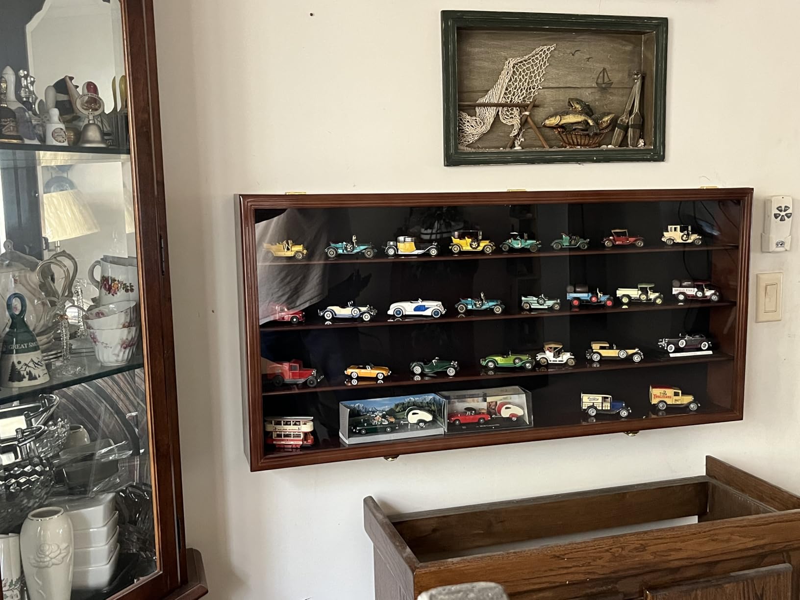 O Scale Train Display Case Cabinet Wall Rack w/UV Protection- Lockable -Walnut customer photo 1