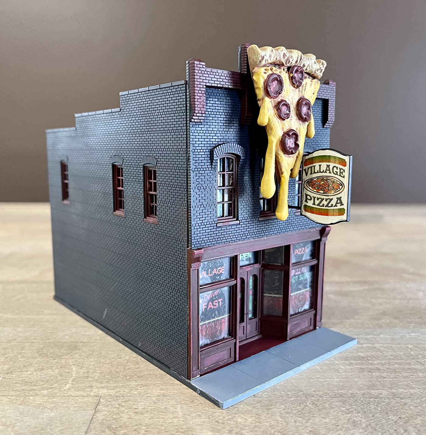 Walthers Cornerstone Village Pizza 933-3469 HO Scale Model Railroad - Structure Kit customer photo 1