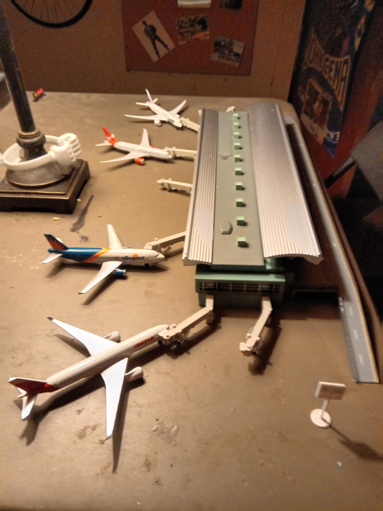 Gemini Jets 1-400 GJARPTB Terminal Set, Airport Airside - Land Side 1-400 customer photo 1