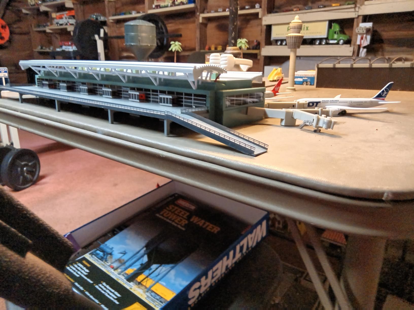 Gemini Jets 1-400 GJARPTB Terminal Set, Airport Airside - Land Side 1-400 customer photo 2