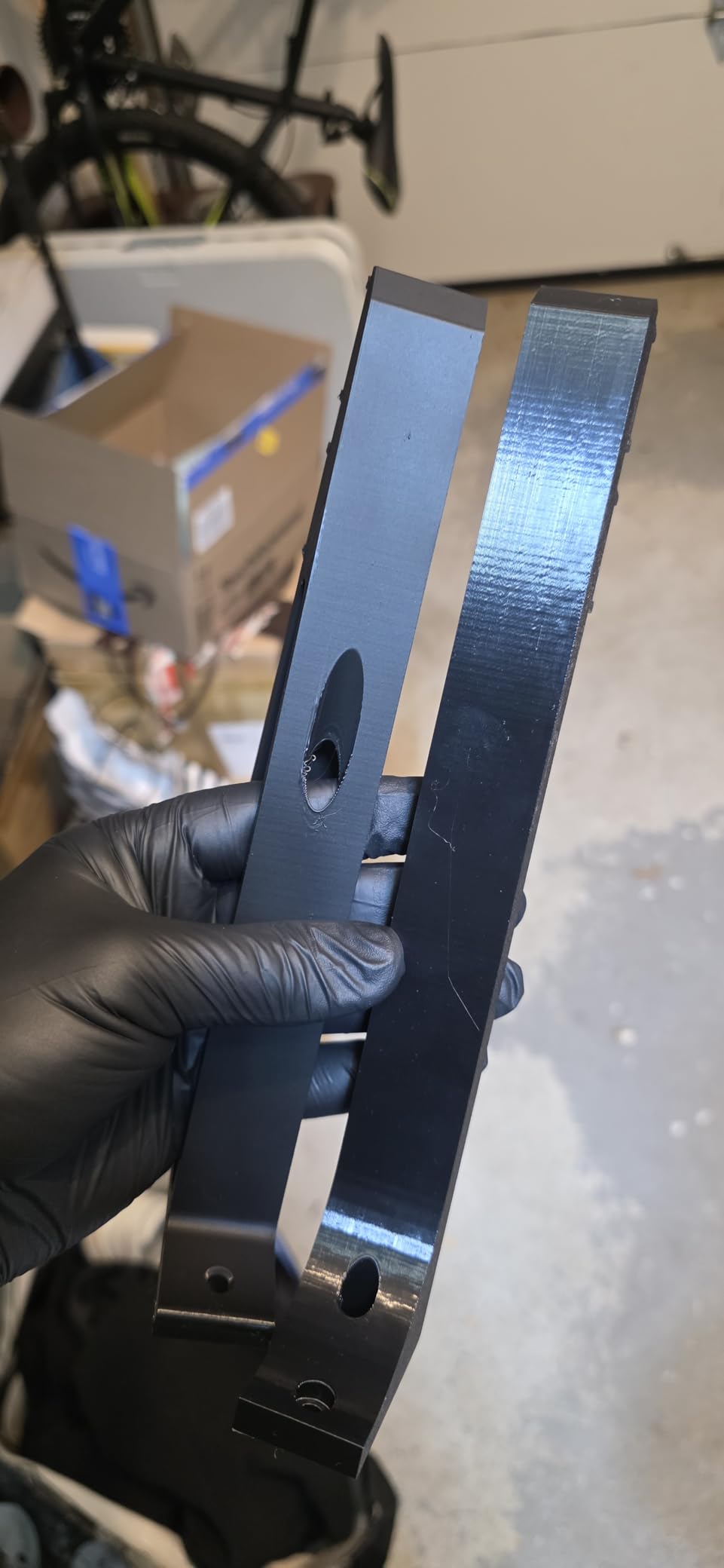 Vallejo - Surface Primer Color | Black Acrylic Primer 200 ml (6.76 fl.oz.) | Matte Finish and Fast Drying | Perfect for Airbrushing and Great Adhesion to Figurines and Scale Models customer photo 1